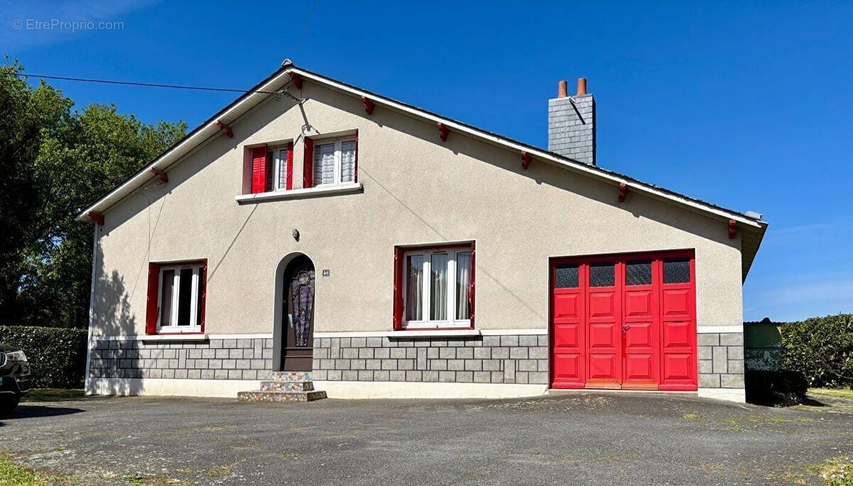 Maison à LA CHAPELLE-DES-MARAIS