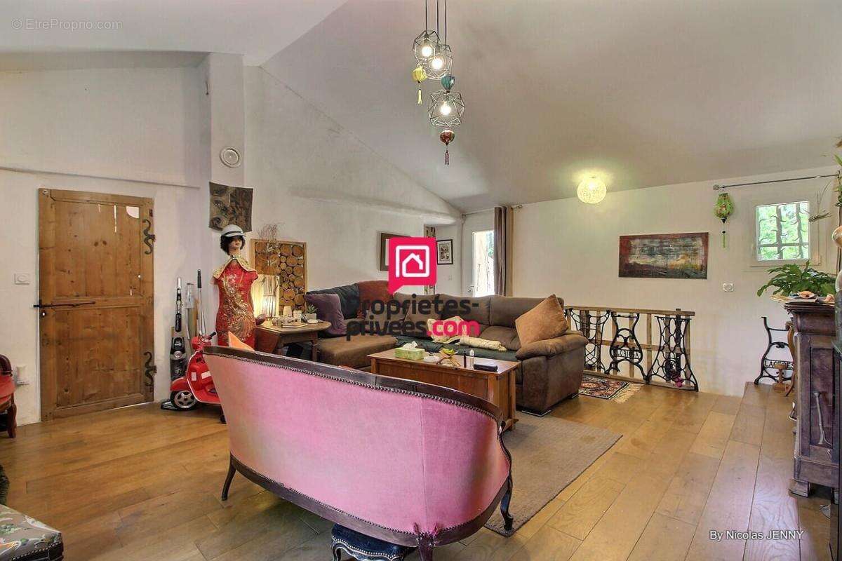 Maison à SUZE-LA-ROUSSE