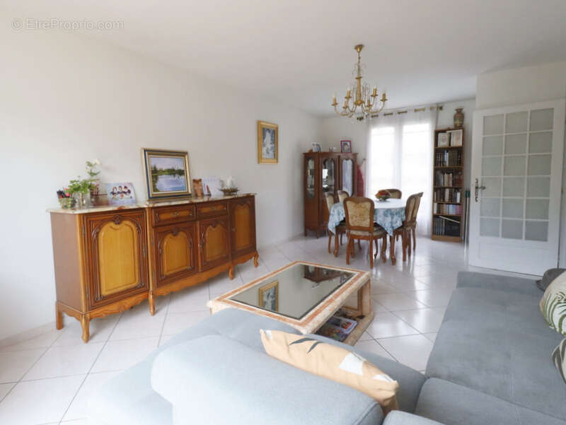 Dpt Bouches du Rhône (13), à vendre  maison P6 environ 90 m² avec jardin - photo 3