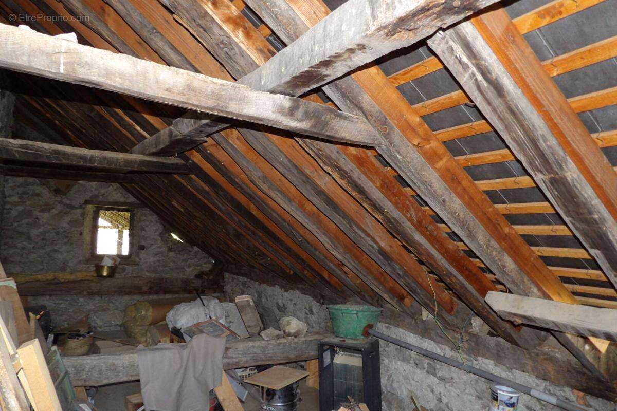 Maison de village à réhabiliter avec fort potentiel - photo 9