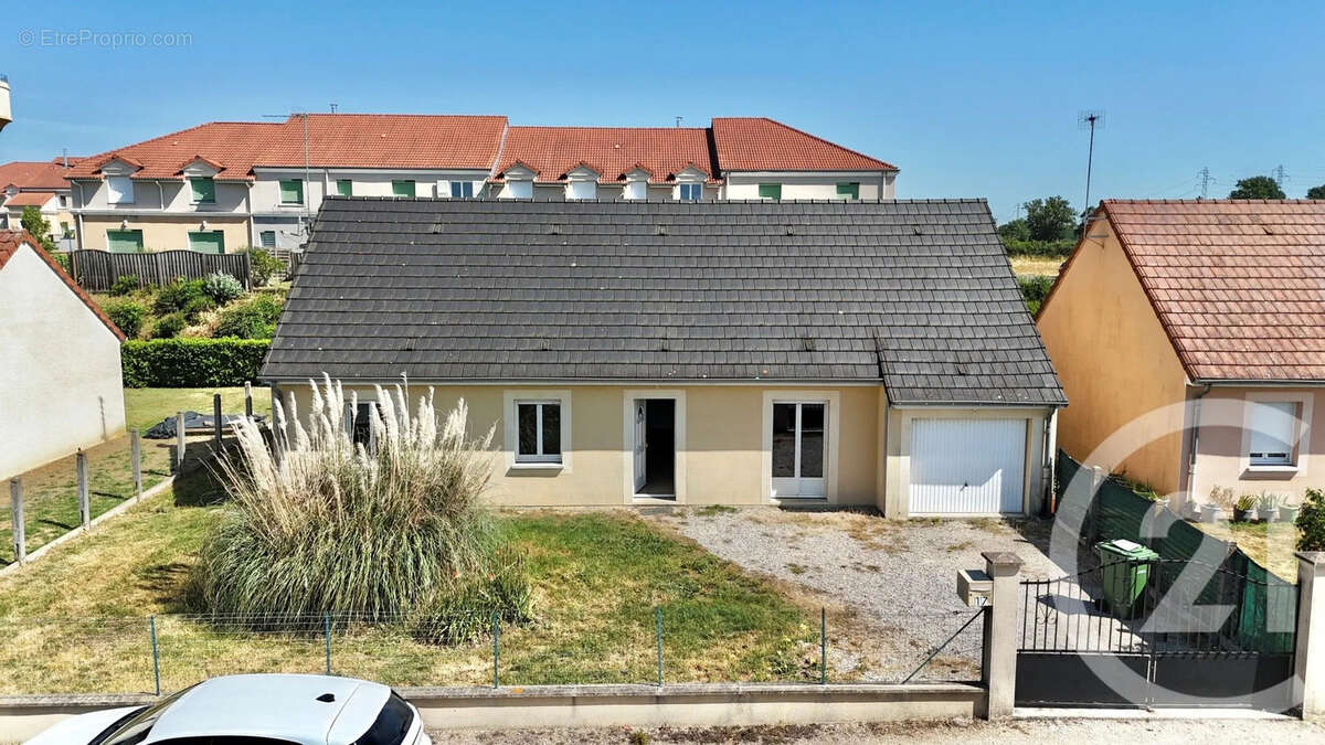 Maison à YZEURE