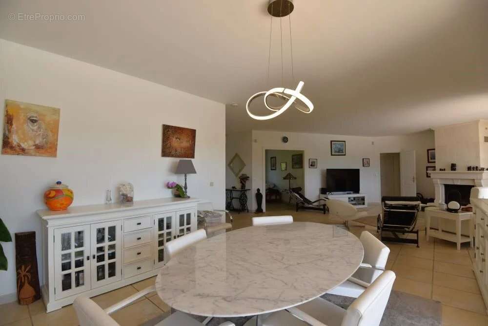 Maison à BAGNOLS-EN-FORET