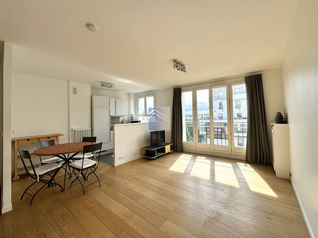 Appartement à COURBEVOIE