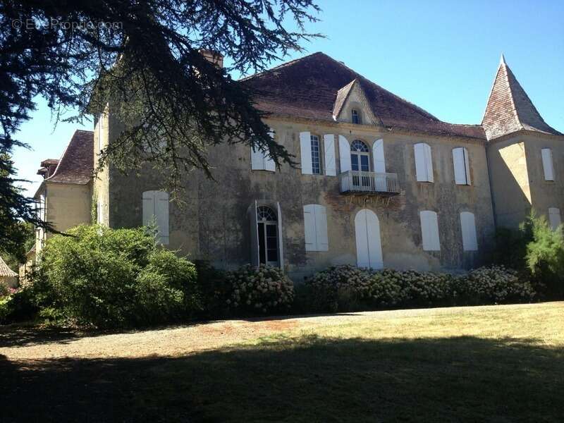 Gers(32), TRES BEAU CHATEAU DE FAMILLE 45HA avec dependances, un peu caché, en position dominante, une belle histoire - photo 59