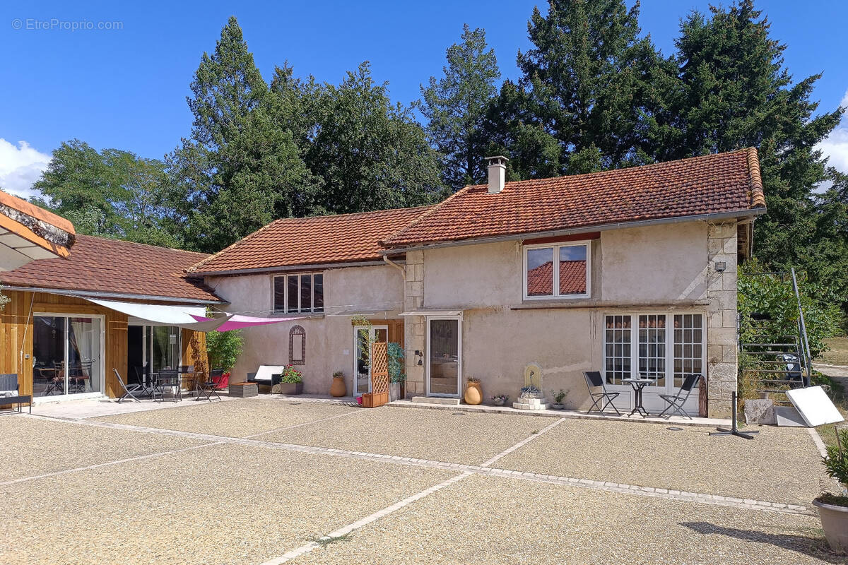 Maison à MONTREM