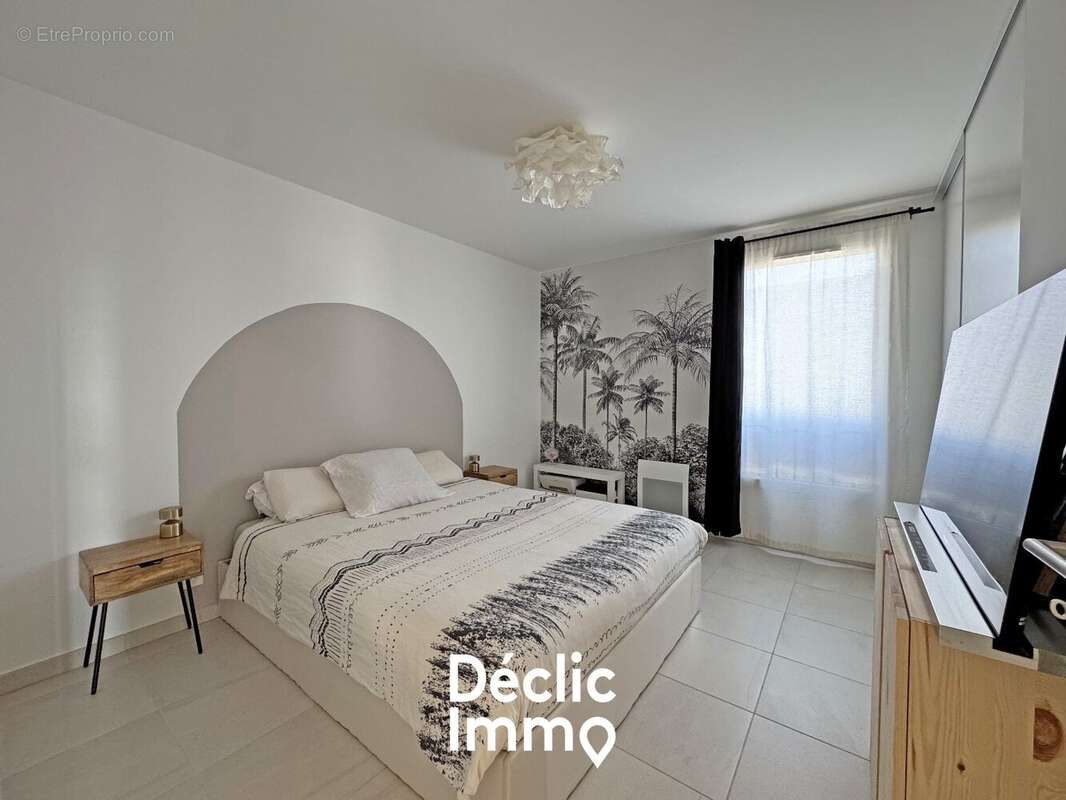Appartement à LA ROQUETTE-SUR-SIAGNE