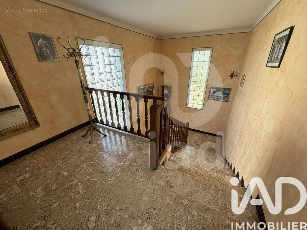 Photo 3 - Maison à SAINT-JULIEN-LES-ROSIERS