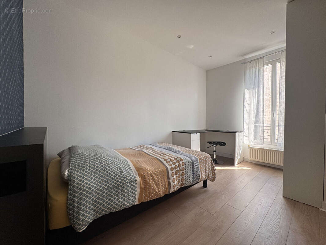 Appartement à LA GARENNE-COLOMBES