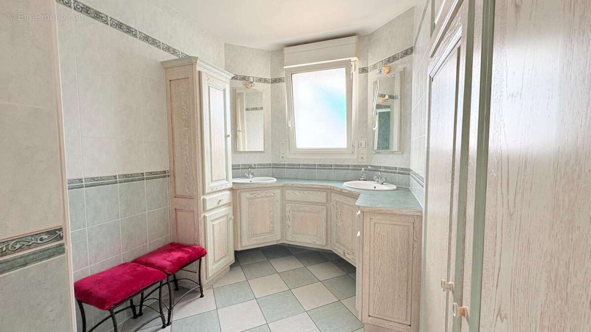 Maison à BOUZILLE