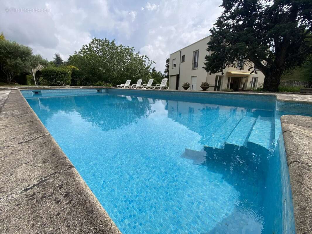Maison à BERRE-LES-ALPES