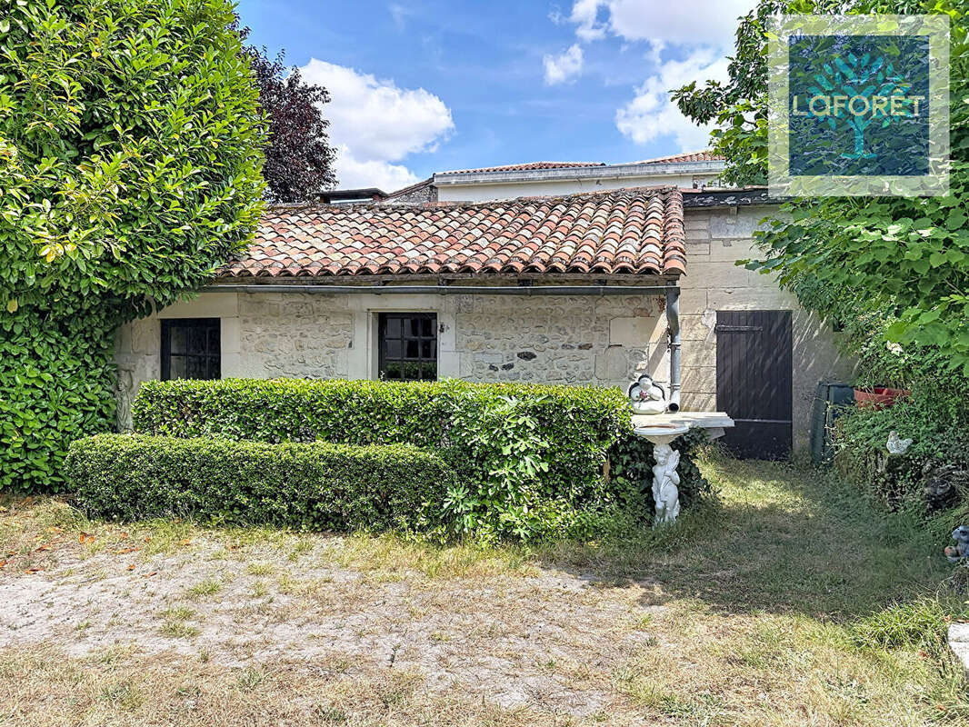 Superbe propriété de caractère avec dépendances et fort potentiel - photo 3