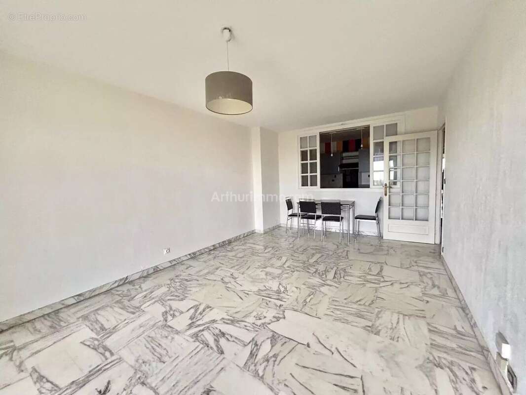 Appartement à VILLENEUVE-LOUBET