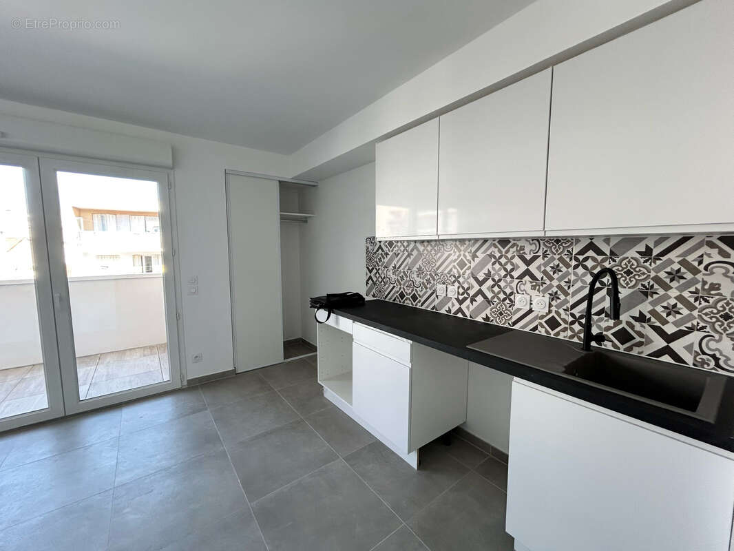 Appartement à MARSEILLE-4E