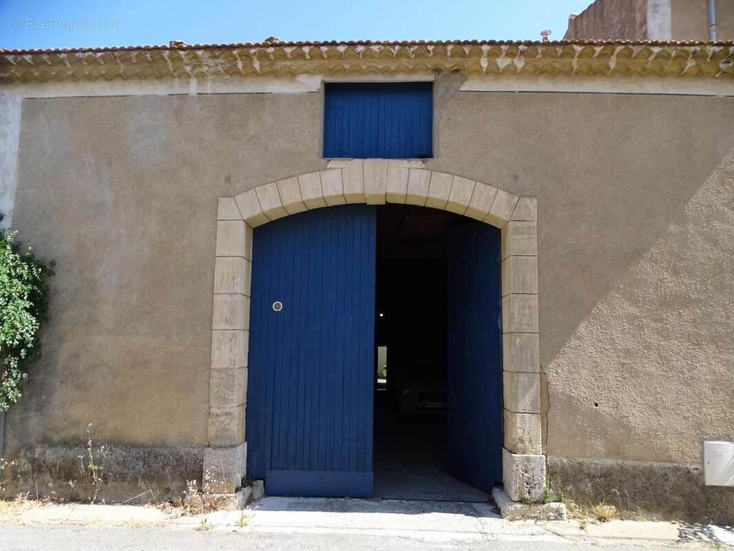 Maison 270 m² à Argeliers  - photo 2