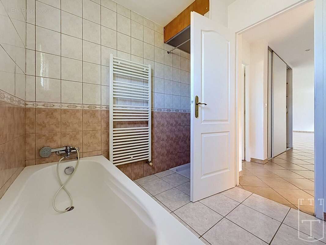 Proche centre RUOMS - Villa 3 chambres - 2 terrasses - photo 18