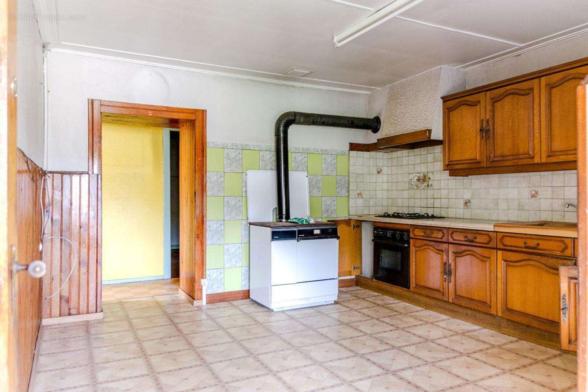 Maison à rénover avec beau potentiel sur terrain de plus de 8 ares - photo 8