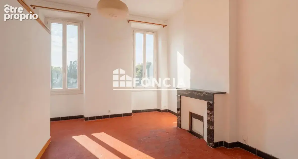 Appartement à MARSEILLE-4E