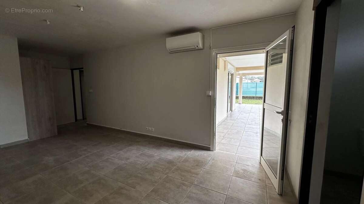 Appartement à REMIRE-MONTJOLY