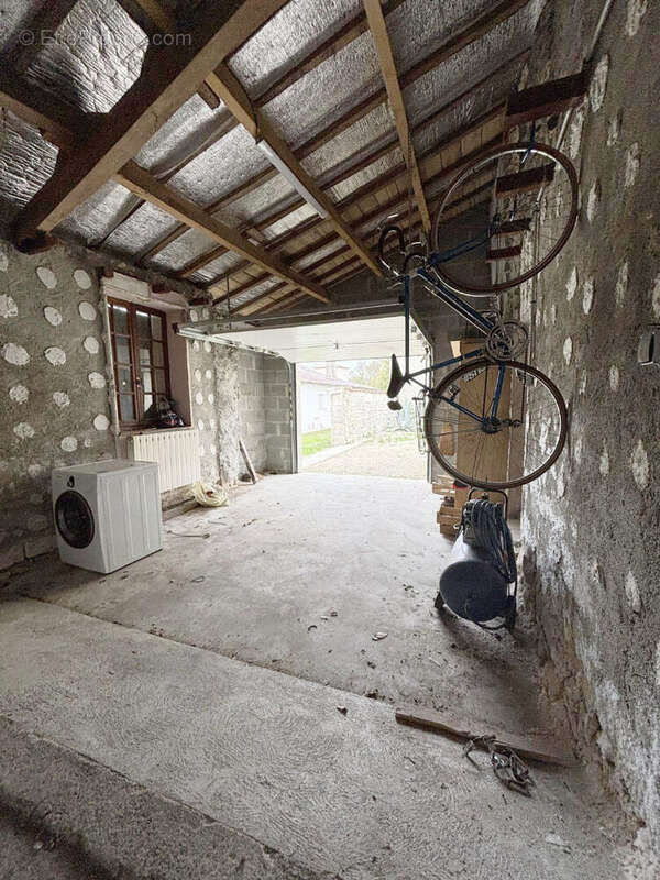 Maison à GENSAC-LA-PALLUE