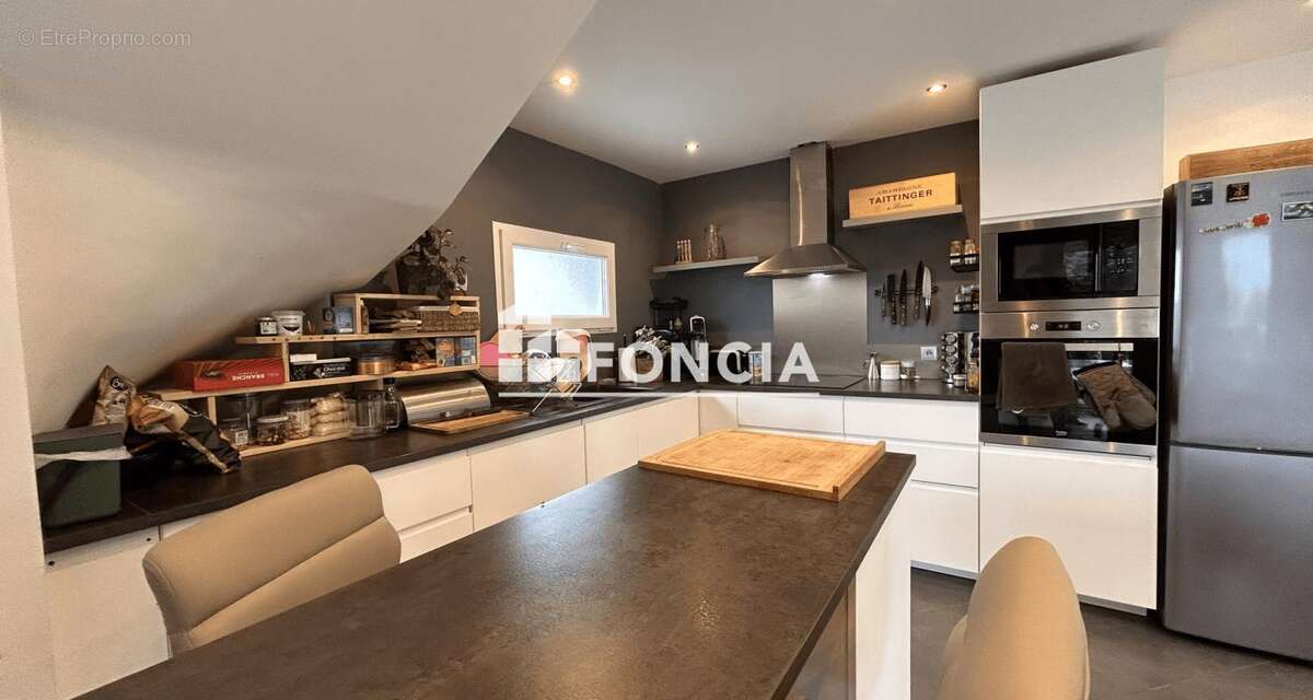 Maison contemporaine T5 de 2016 – 3 niveaux – Pompe à chaleur – Garage – Terrain de 733 m² - photo 9
