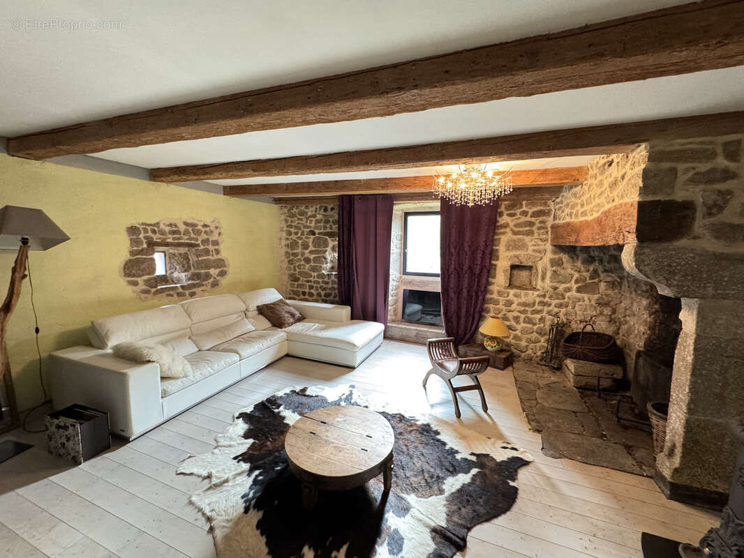 Belle ferme ardechoise avec dependances - photo 6