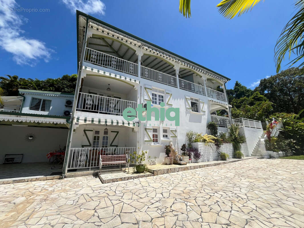 Appartement à DESHAIES