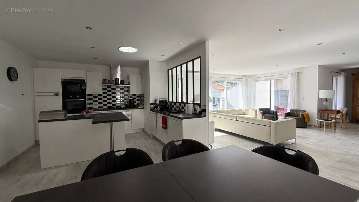 Maison à VAUX-SUR-MER