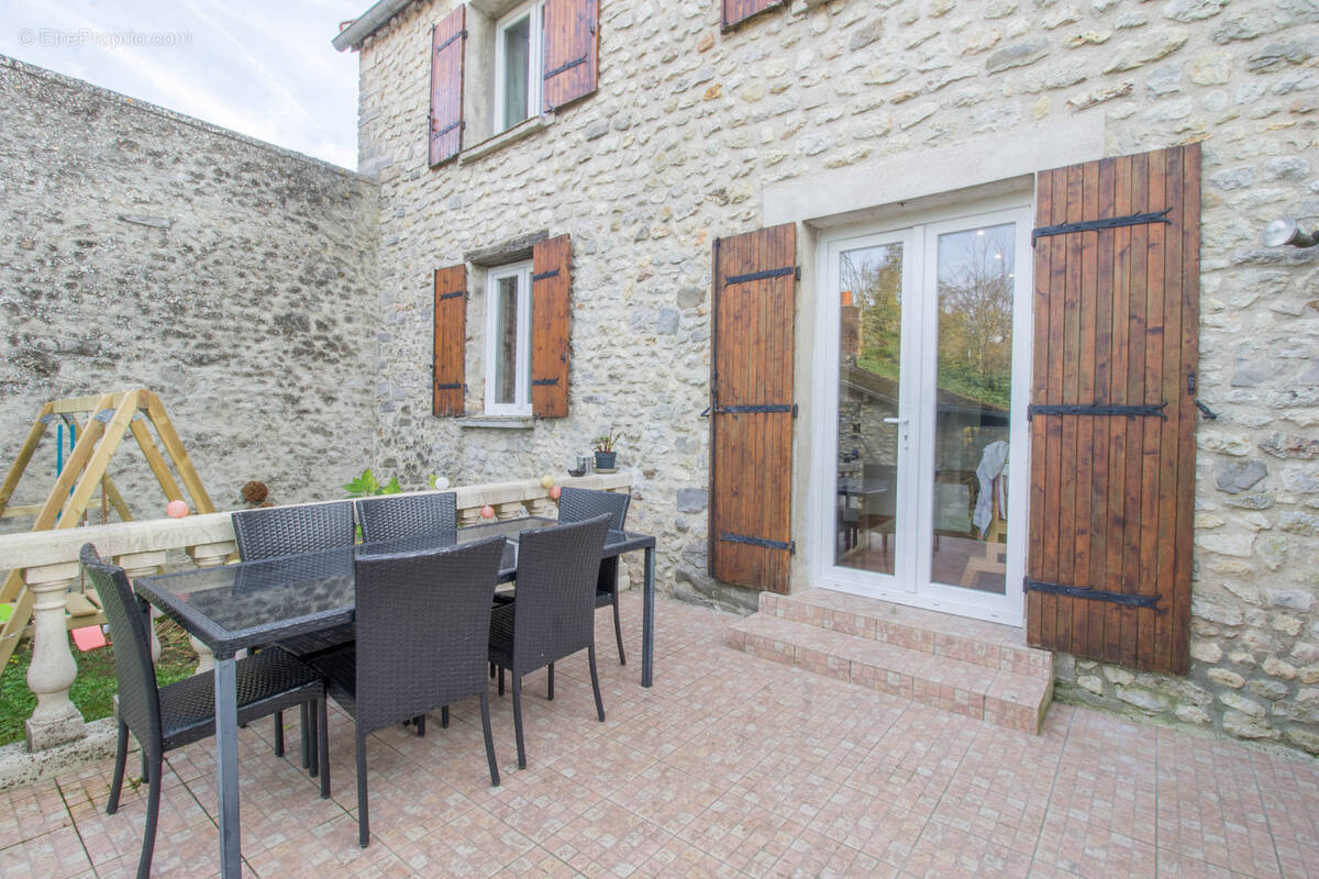 Maison à VILLENEUVE-SUR-AUVERS