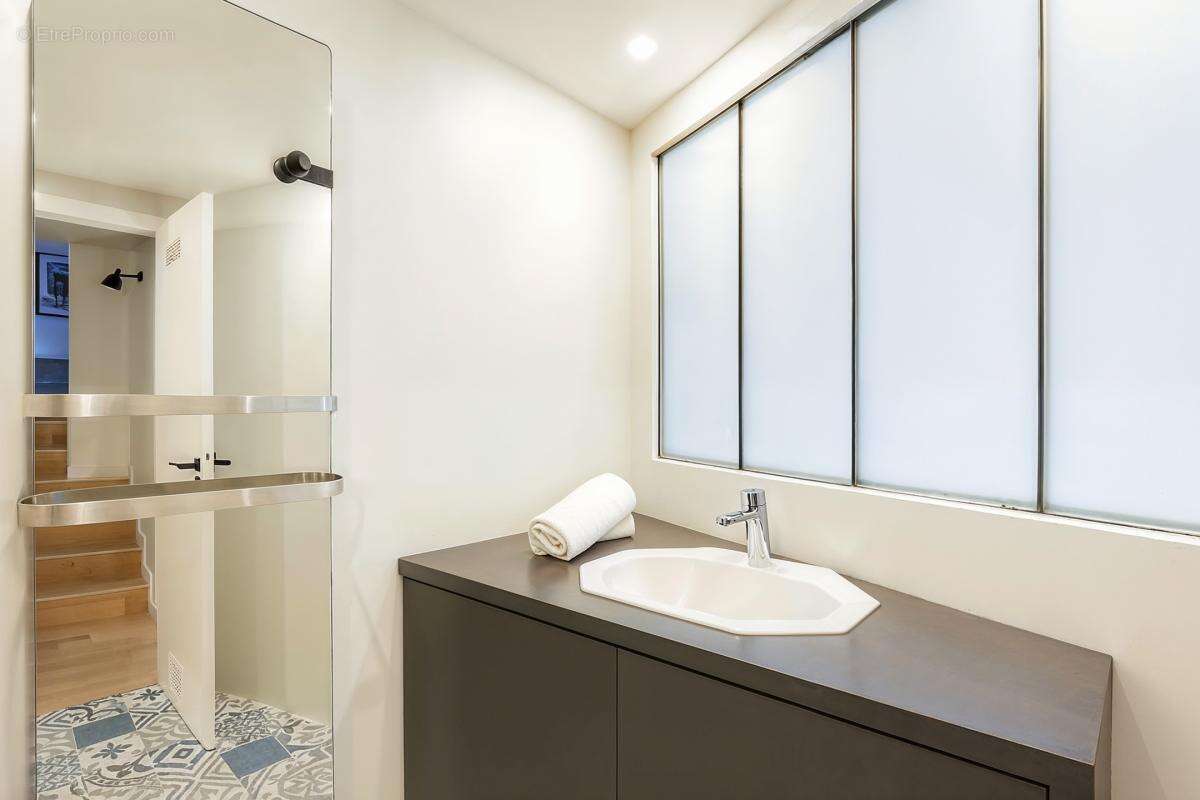 Appartement à PARIS-1E