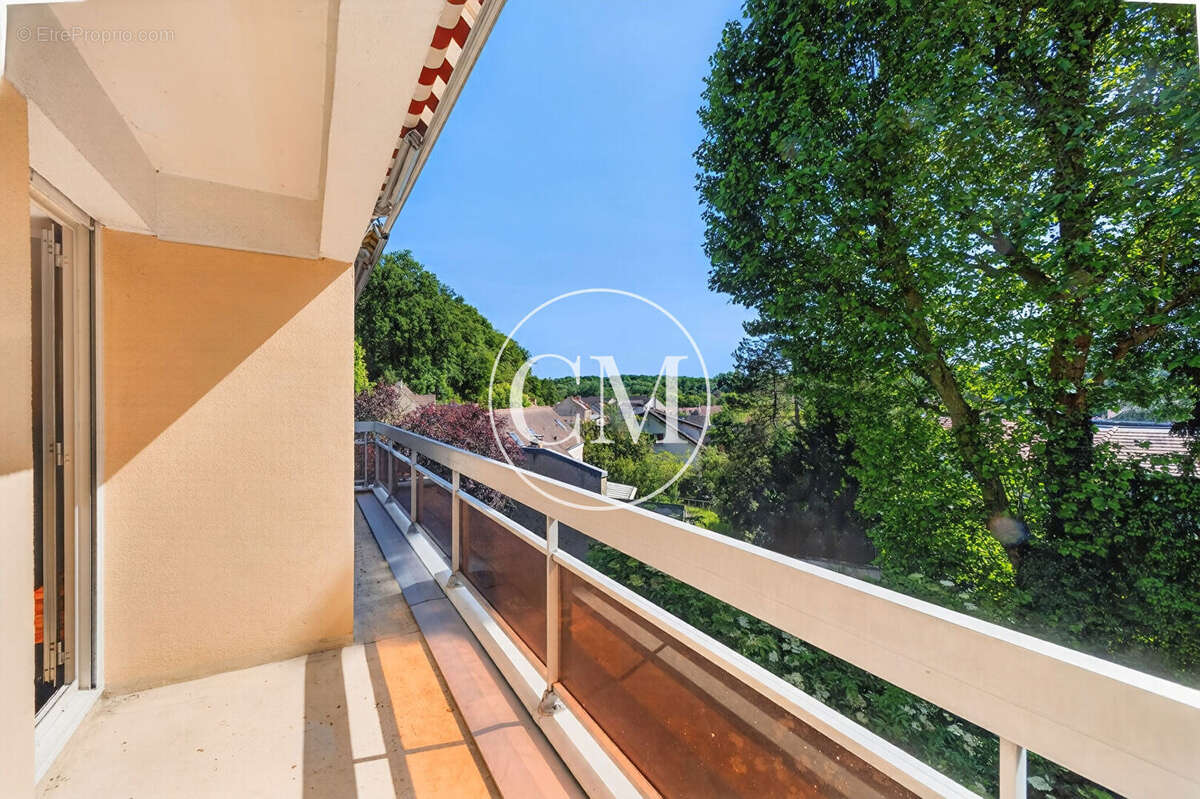Appartement à BUC