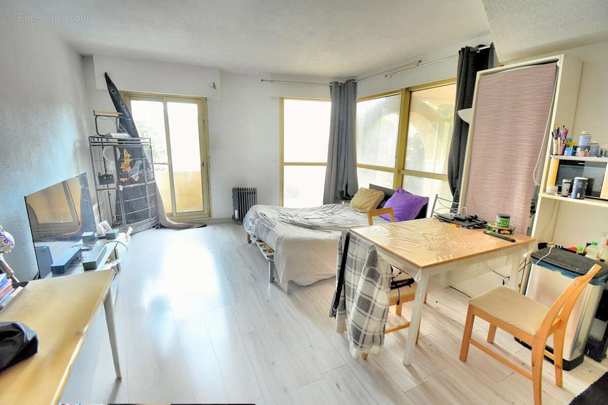 Appartement à VALLAURIS