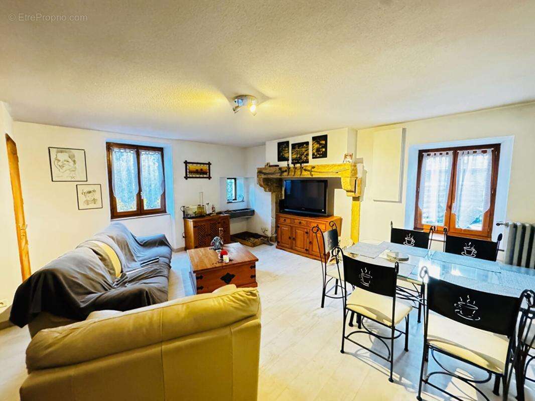 Appartement à SAINT-HAON-LE-CHATEL