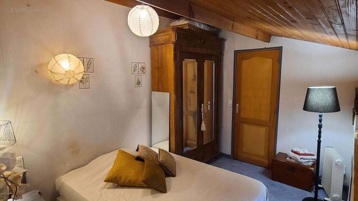 Maison à SAINT-NAZAIRE-DE-VALENTANE