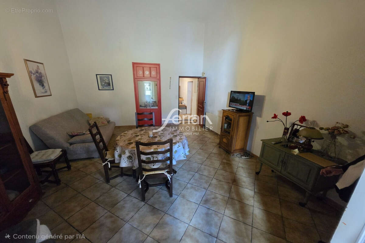 Appartement à SALERNES