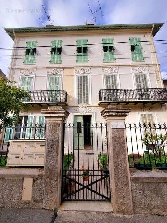 Appartement à ROQUEBRUNE-CAP-MARTIN