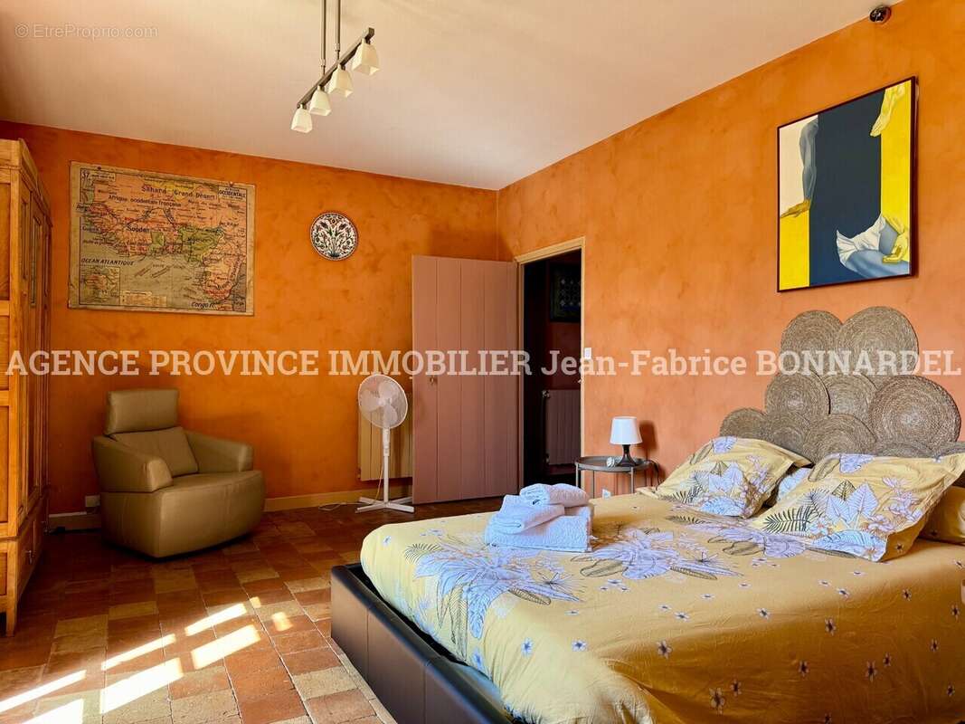 Maison à SAINT-RESTITUT