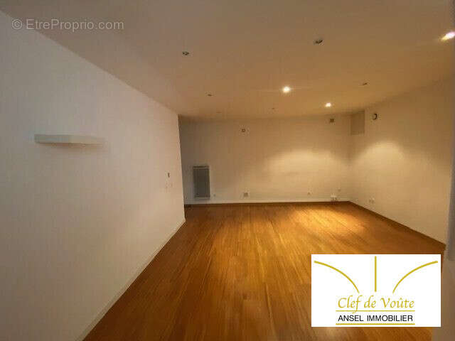 Commerce 68 m² à Rueil-Malmaison  - photo 3