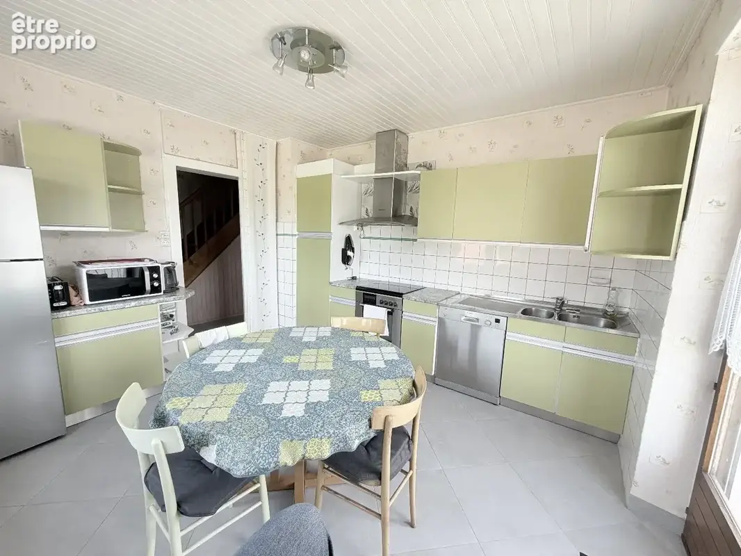 Maison individuelle -- Beaux volumes, véranda et terrain de 12 ares - photo 7
