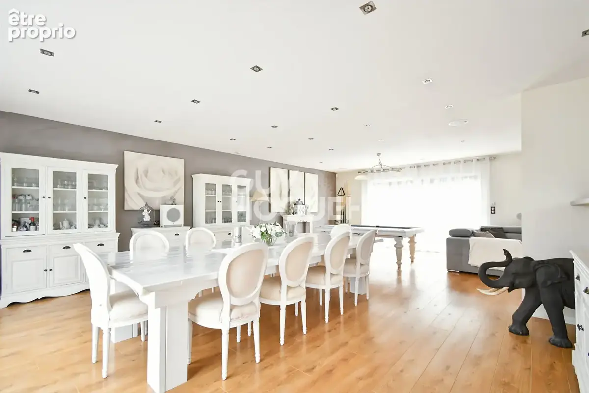Propriété contemporaine de 309 m², 5 chambres, cinéma privé et terrain de 2 600 m² - photo 3