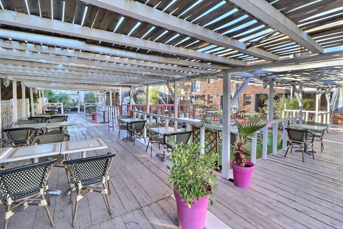 Commerce à SAINT-JEAN-DE-VEDAS