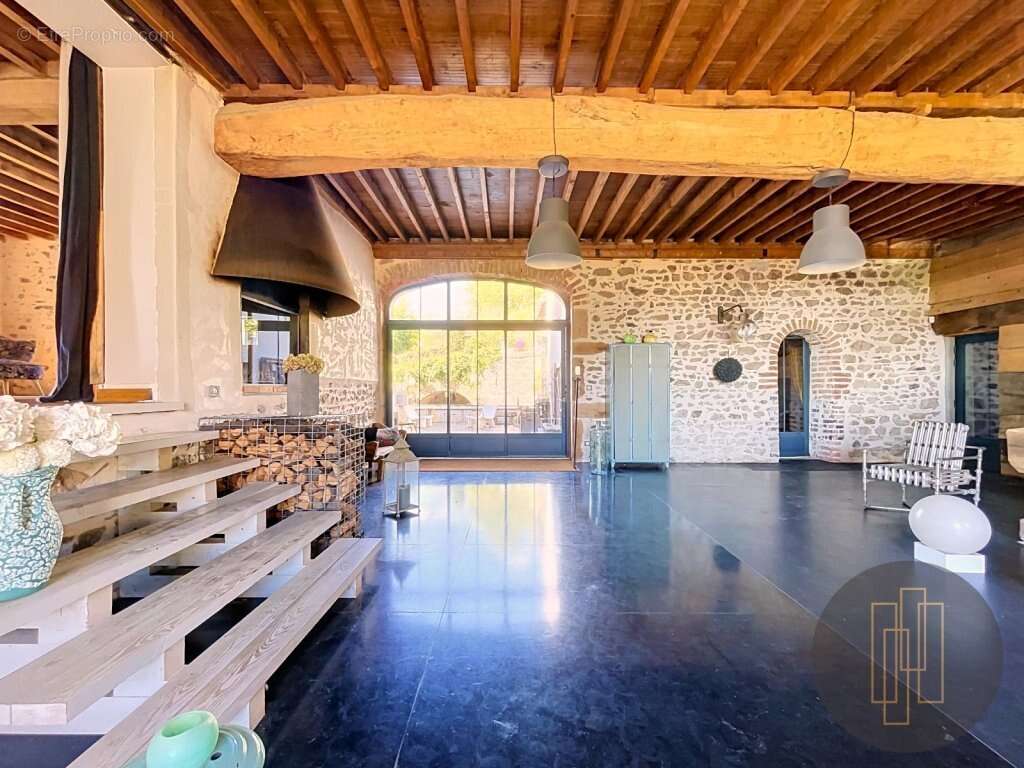 Propriété de charme de 522m2 avec piscine et vue dégagée - photo 10