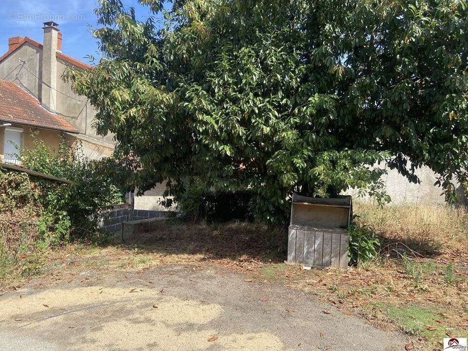 Appartement 280 m² à Roanne  - photo 2