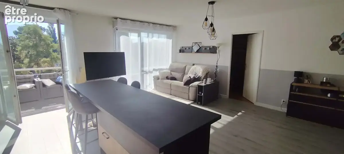 Appartement T4 de 80.34 m2 entièrement rénové avec grand balcon et garage - photo 3
