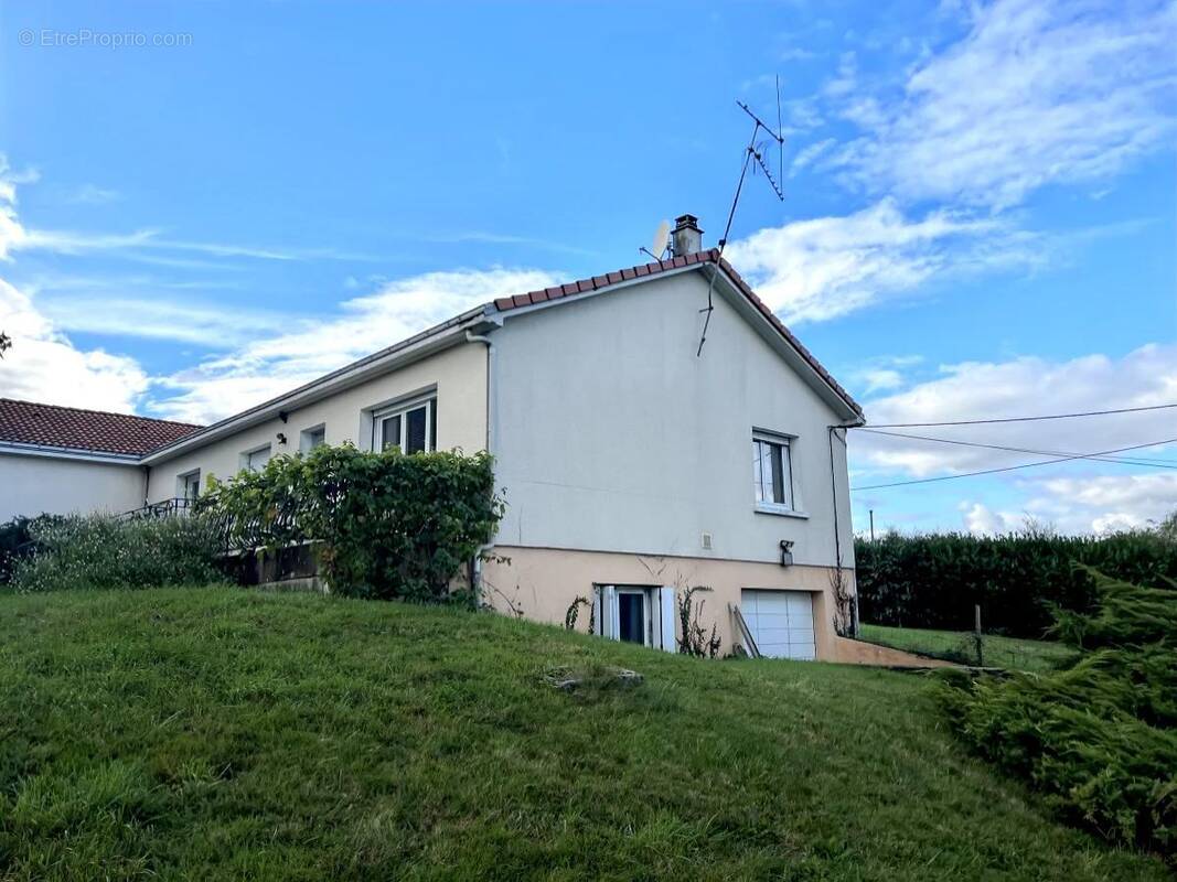 Maison 164 m² à Vezins  - photo 1