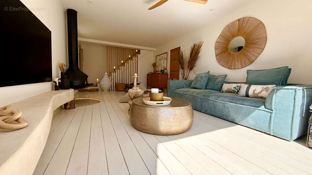 Maison à LES ISSAMBRES