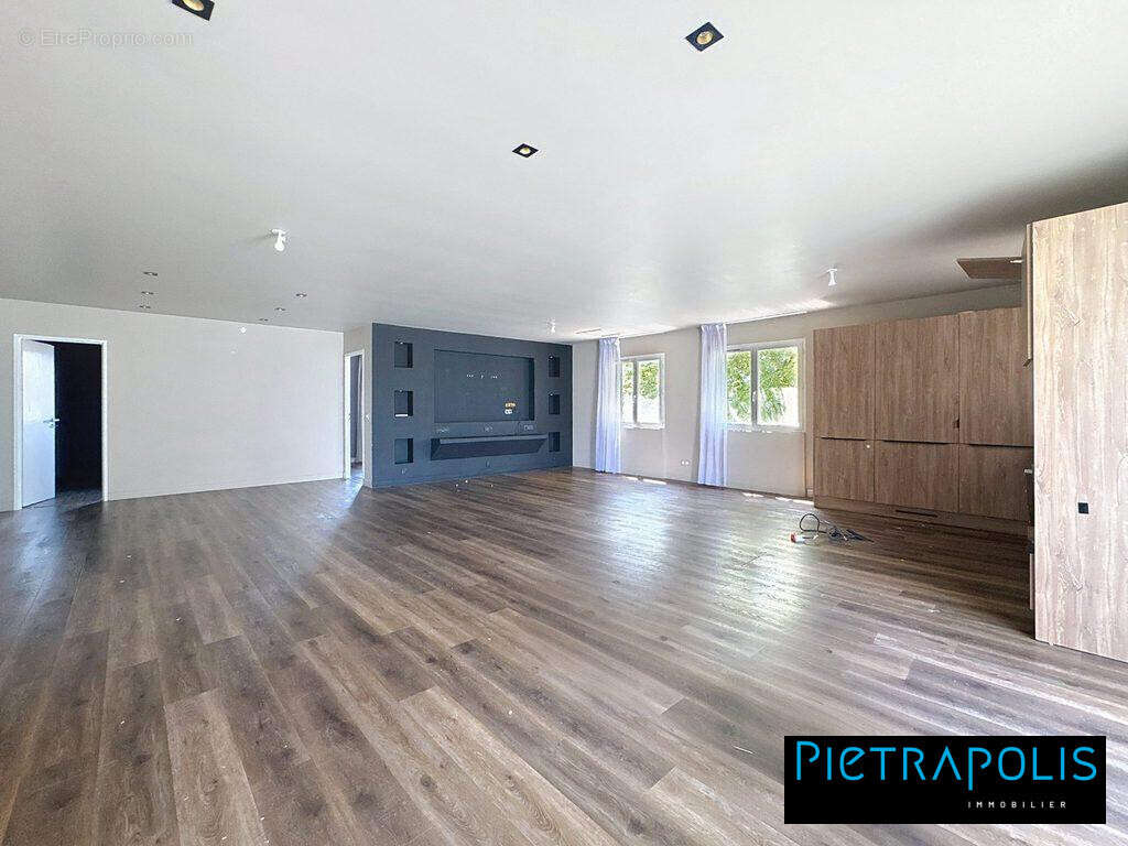Appartement 430 m² à Craponne  - photo 9