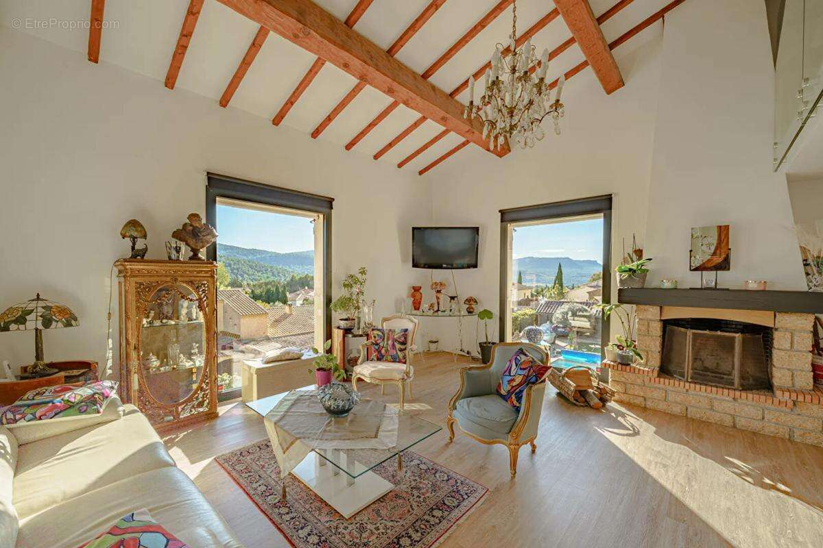 Maison à CUGES-LES-PINS