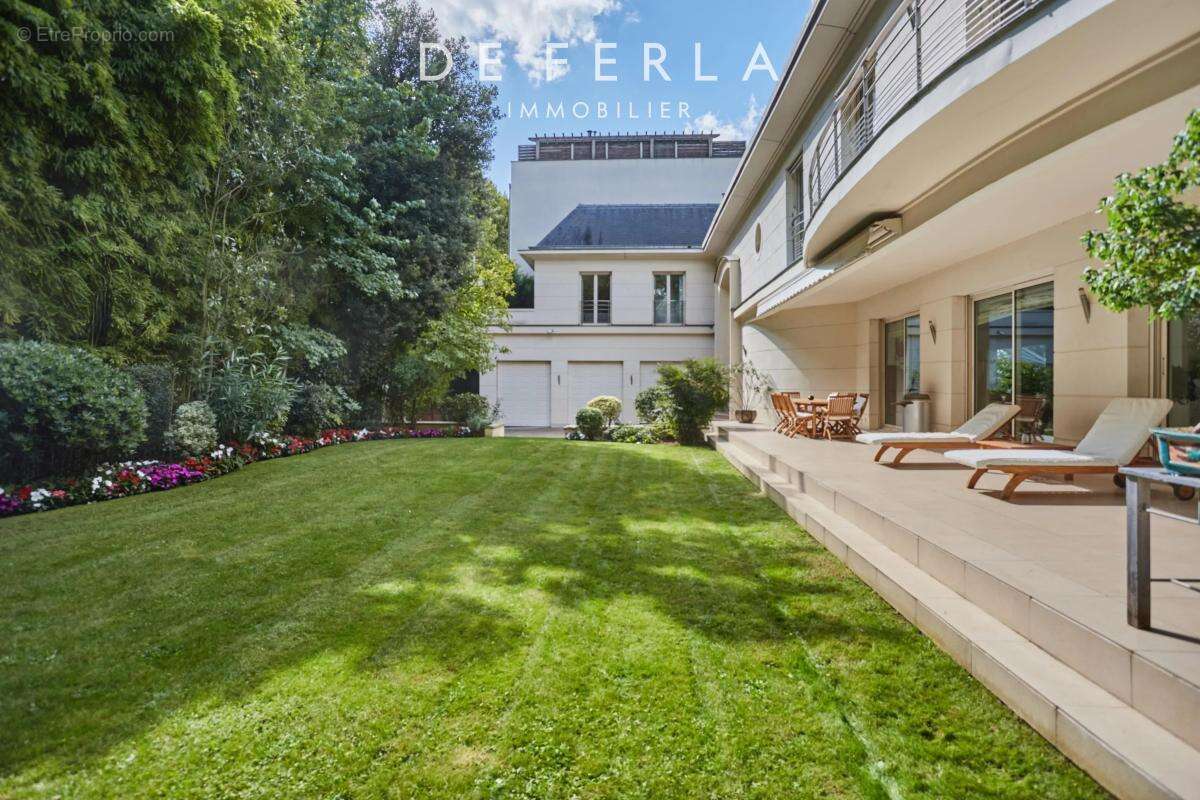 Maison à NEUILLY-SUR-SEINE