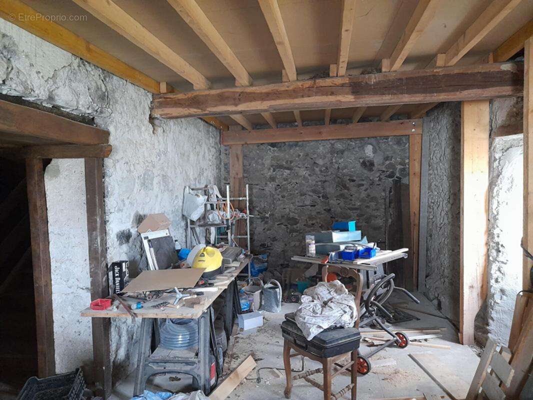 Maison de village à réhabiliter avec fort potentiel - photo 8