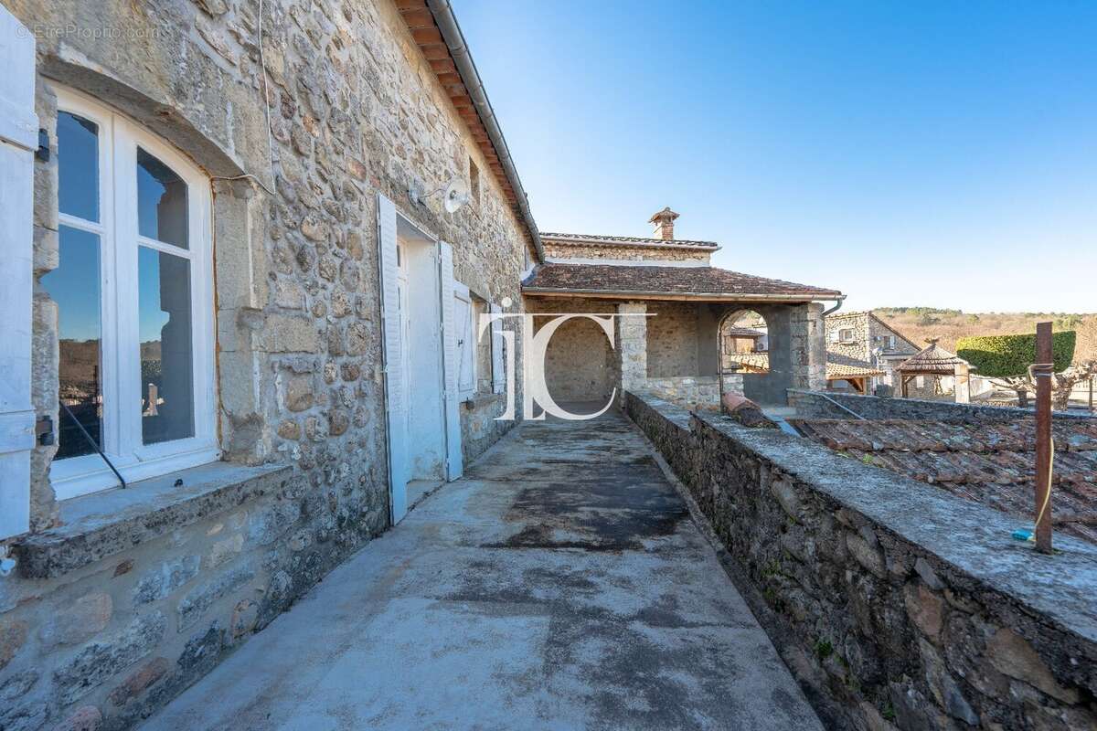 Maison à BERRIAS-ET-CASTELJAU